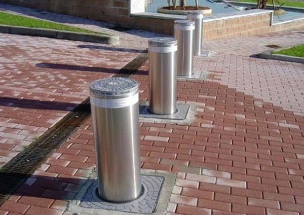 Robust Vehicle Road Blockers